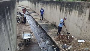 En Santa Lucía del Tuy sanean drenajes ante llegada de lluvias