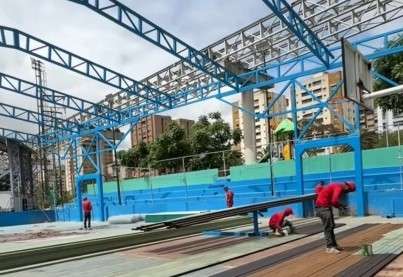 En el barrio 5 de Julio rehabilitan una cancha de usos múltiples