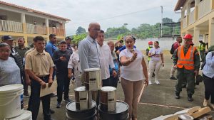 Entregan materiales de construcción para rehabilitar escuela de El Vigía