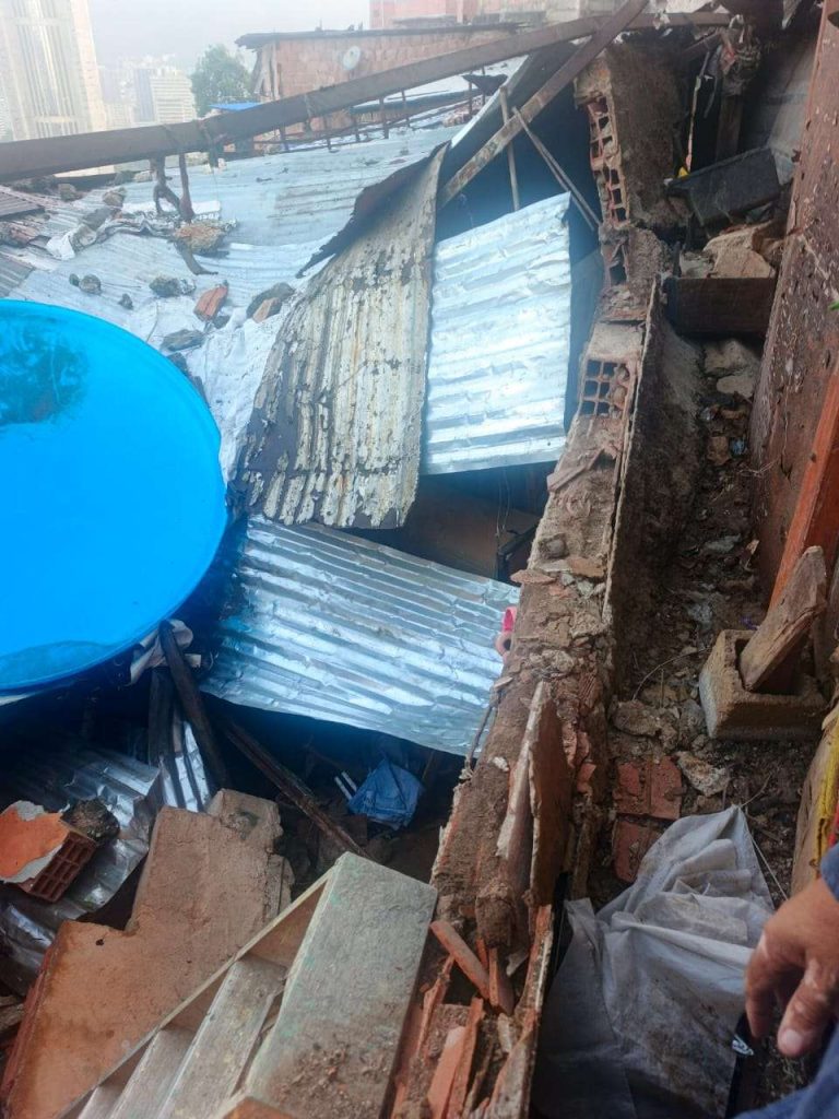 Falla de tanque de agua ocasiona colapso estructural en San Agustín