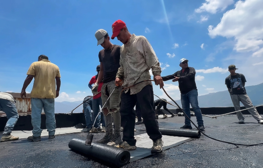 Impermeabilizan torres de Ciudad Caribia