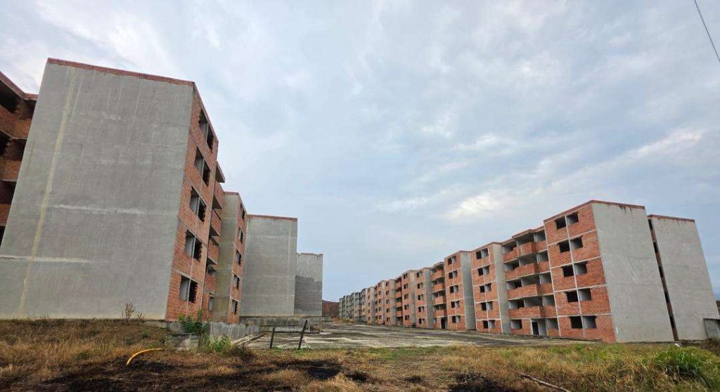 Inspeccionan construcción en urbanismo de Miranda