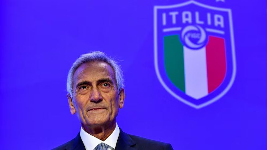 Renunció presidente de la Federación italiana de fútbol tras el ‘desastre’ de la selección