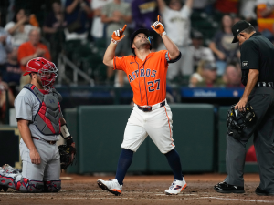 José Altuve es el octavo criollo con dos mil juegos