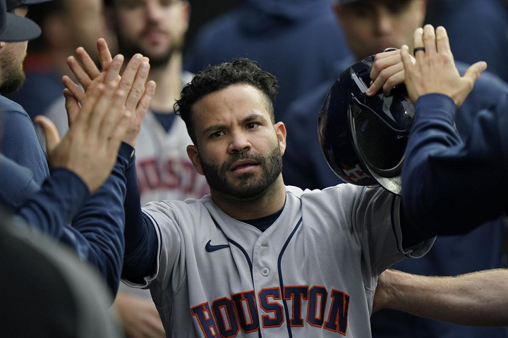 José Altuve alcanzo los 2.400 hits y sigue haciendo historia