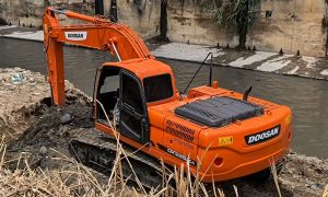 Mantenimiento preventivo de quebradas avanza en cuatro parroquias de Caracas