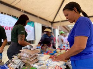 Más de 400 familias de Brión beneficiadas por plan alimentario