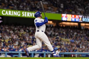 Los Dodgers de Los Ángeles remontan ante Rangers con Max Muncy dando 3 jonrones