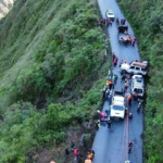 Confirmaron 12 fallecidos y 3 heridos tras concluir labores de búsqueda en barranco donde cayó autobús