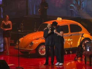 Oscar D'León llevó su ritmo salsero a concierto de Ricardo Arjona
