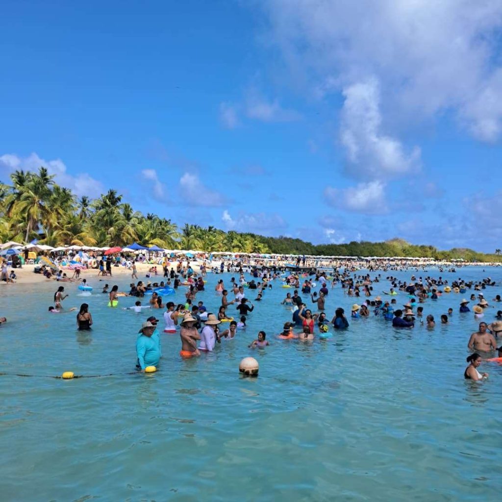 Playas de Chichiriviche abarrotadas y ocupación hotelera alcanza el 95% 