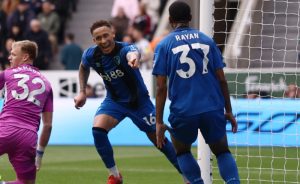 Newcastle abucheado tras tercera derrota seguida mientras se desploma