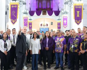 Presidenta (E) visitó basílica de Santa Teresa en vísperas del Miércoles Santo