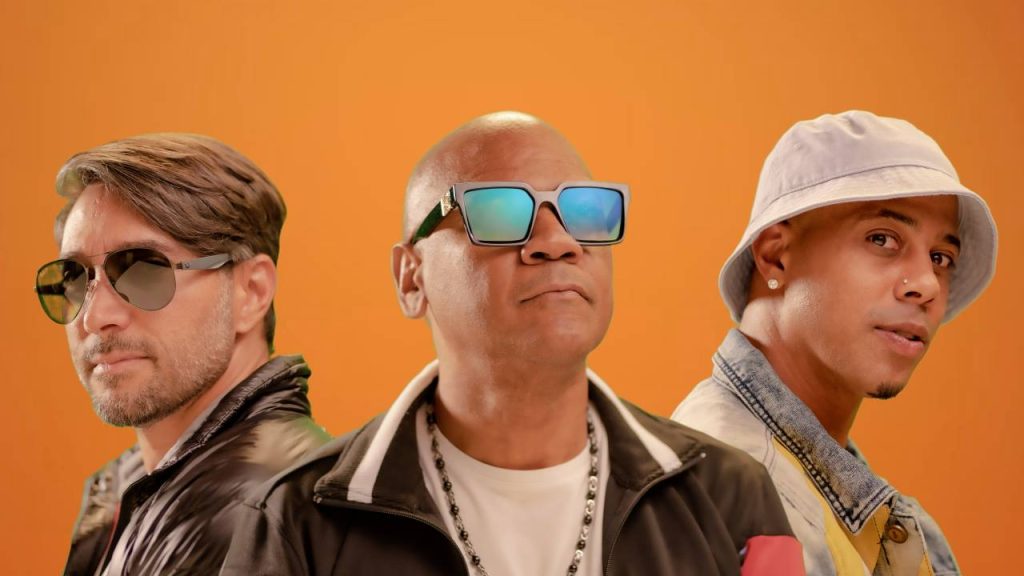 Proyecto Uno llega con su merengue-house para revolucionar “La Clave” junto a Bajo el Árbol