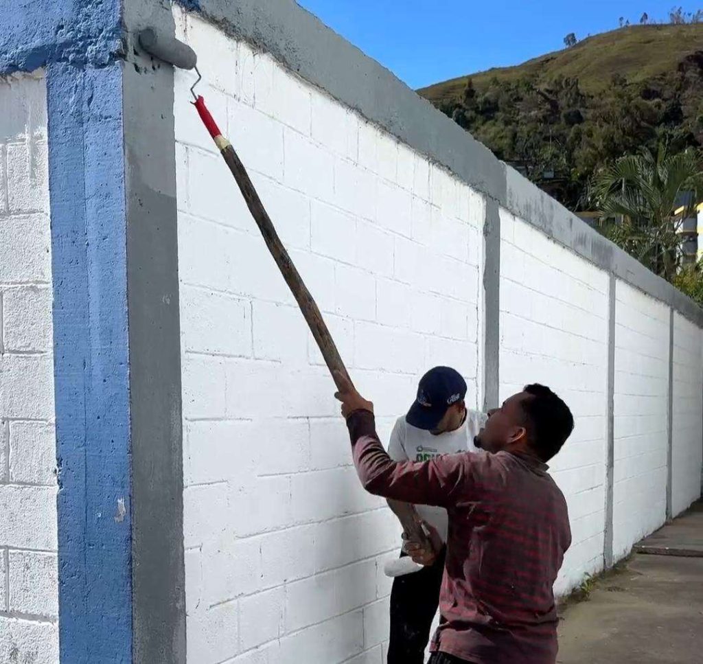 Rehabilitan 31 escuelas capitalinas simultáneamente
