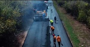 Rehabilitan vialidad hacia la zona turística de Tucacas