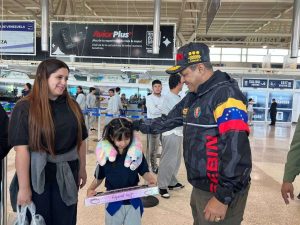 Retornan al país 208 venezolanos desde Miami