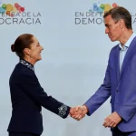 España y México zanjan su disputa diplomática por el pasado colonial con apretón de manos