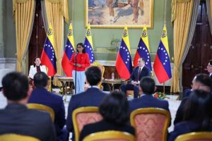 Venezuela suscribe acuerdos con la Corporación Nacional de Hidrocarburos de Italia (ENI)