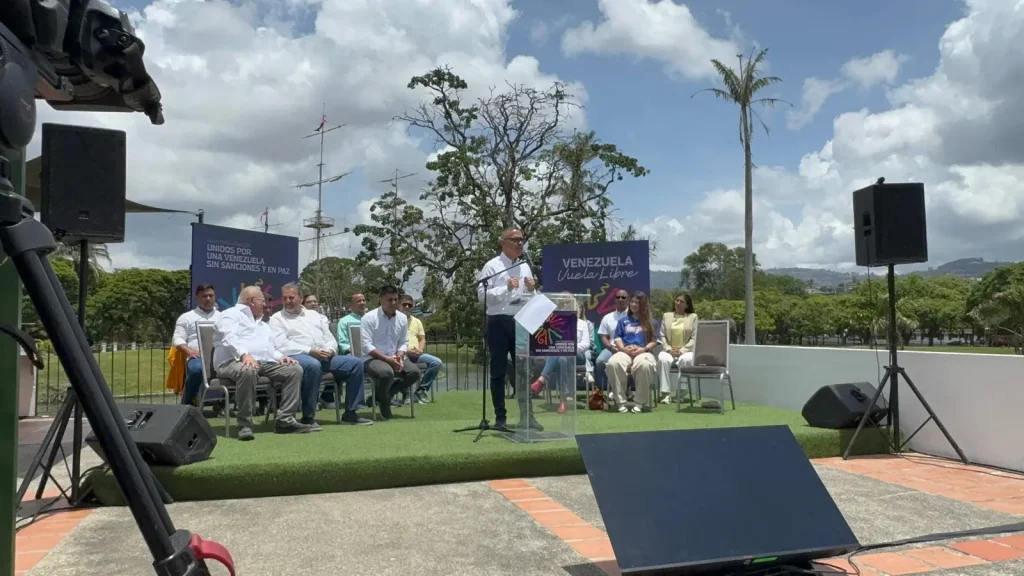 Villegas: reclamo contra las sanciones debe tener el rostro del pueblo