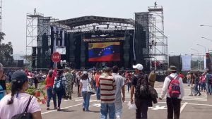 Óscar D’León, Nicky Jam, Justin Quiles, Porfi Baloa, Servando y Florentino en concierto en Caracas este 1 de mayo