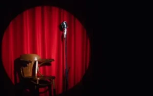 Microteatral apuesta por el stand up comedy en su temporada 19 con más de 45 comediantes en escena