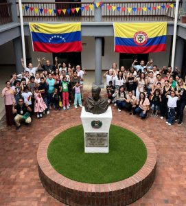 13 niños venezolanos se encuentran con su familia