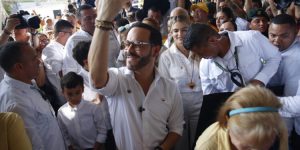 Abelardo de la Espriella gana la primera vuelta y es el favorito para ganar la presidencia en la segunda