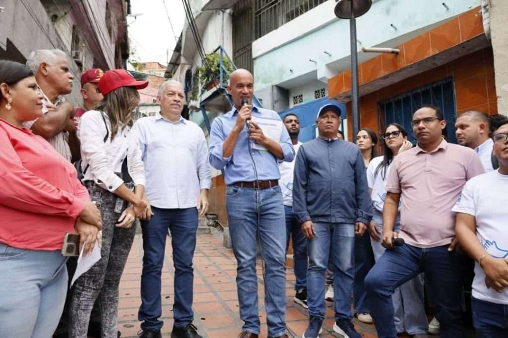 Abuelos de Petare reciben atención en salud