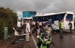 Lamentable accidente entre gandola y autobús dejó nueve muertos y 20 heridos en Anzoátegui
