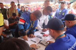 Atendidos más de mil transportistas en gran feria nacional en Valera