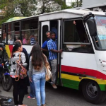Transportistas exigen anclar el precio del pasaje al dólar y ‘mayor seguridad’
