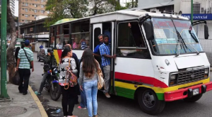 Transportistas exigen anclar el precio del pasaje al dólar y 'mayor seguridad'