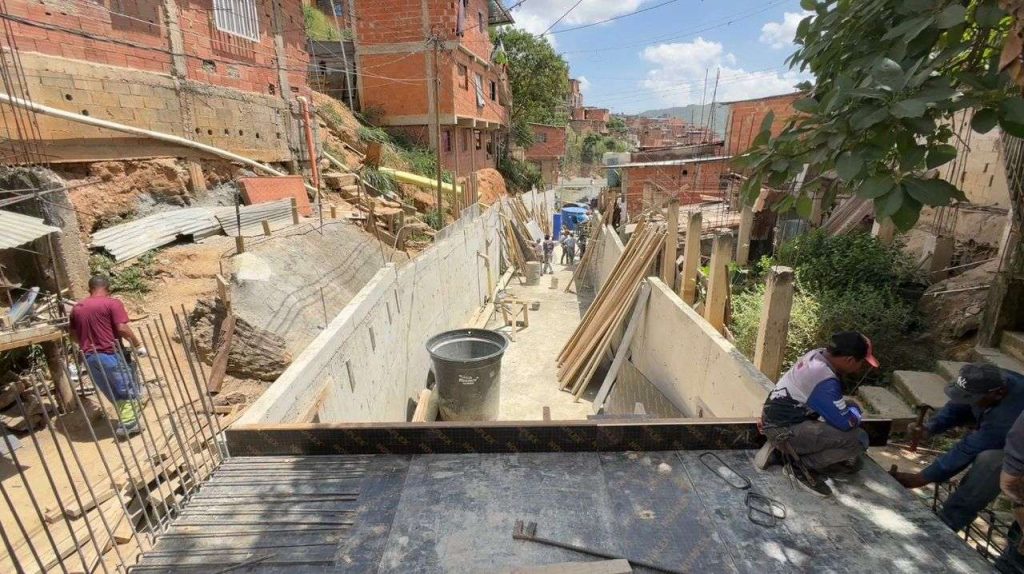 Avanzan 80% de los trabajos en la quebrada de Caricuao