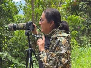 Bettsi Quintero es referente en la observación y fotografía de aves nacionales