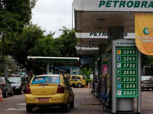 Brasil subsidia combustibles para frenar alza de precios