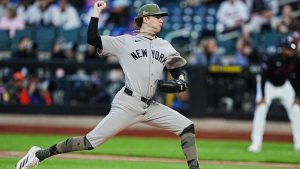 Yankees ganan el primero de la serie ante Mets 5-3 con gran demostración de Schlittler