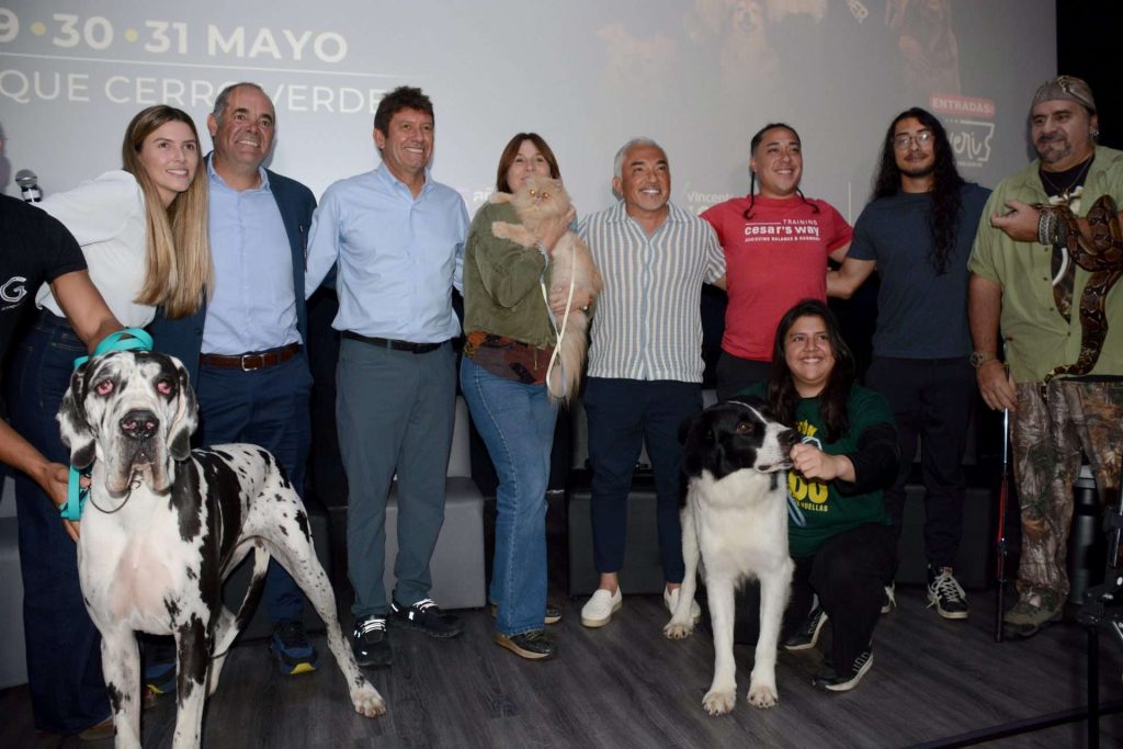 César Millán corona la I edición de "Expo Mascota" en Caracas y Evenpro alista el regreso de Disney On Ice