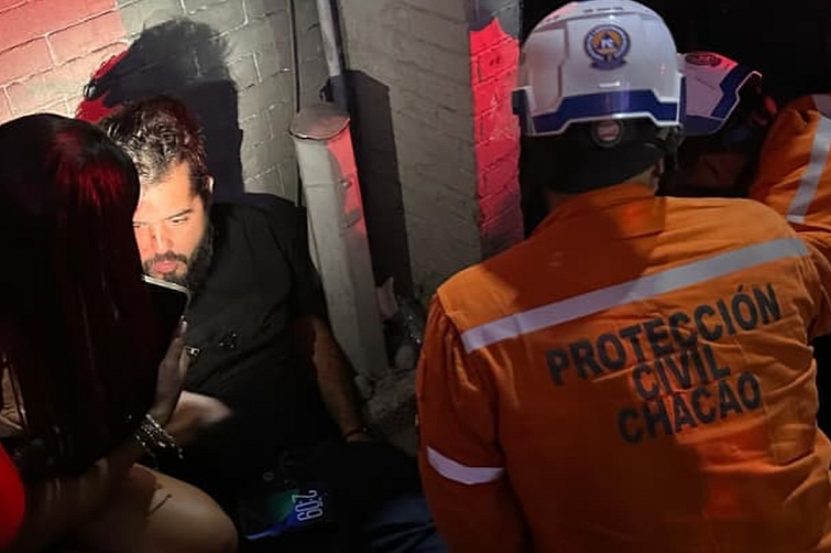 Detienen a 8 trabajadores en discoteca por agresión