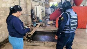 Clausuran fábrica en Cantaura tras constatar delitos ambientales