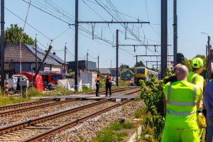 Colisión entre un tren y un minibús escolar deja cuatro muertos en Bélgica