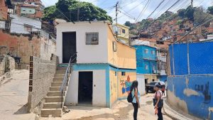 Convirtieron basurero en una casa comunitaria