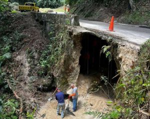 Corrigen falla de borde en la carretera hacia Choroní
