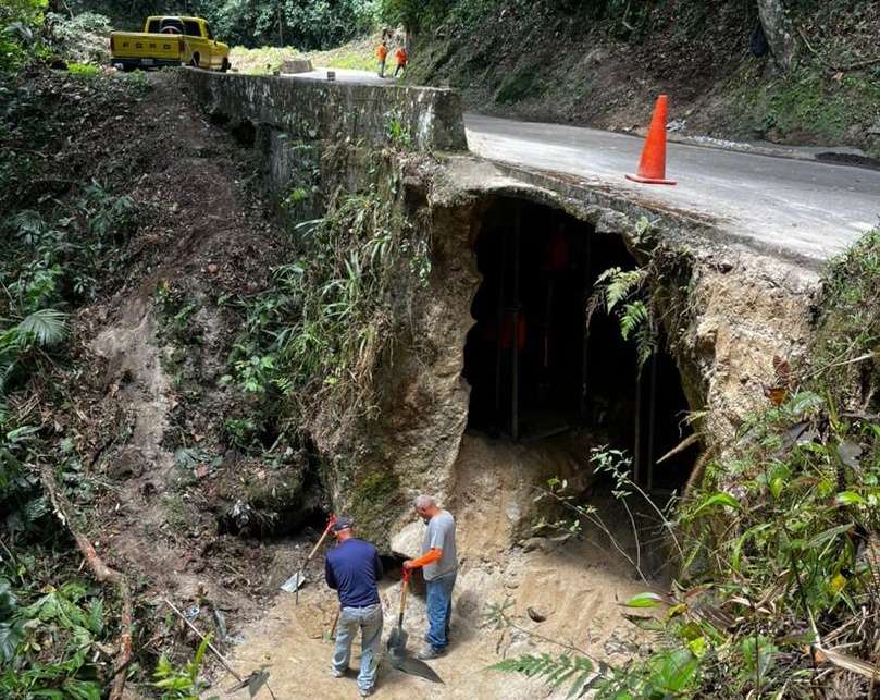 Corrigen falla de borde en la carretera hacia Choroní