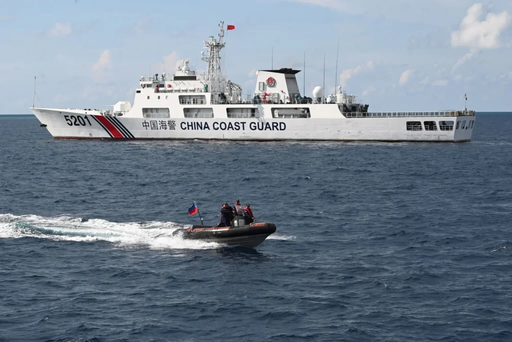 Crece tensión entre China y Japón tras incursión de barco en aguas chinas