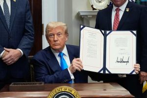 EEUU recrudece sanciones contra Cuba al firmar nueva orden ejecutiva
