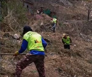 Ejecutan plan de desmalezamiento de torrenteras en Caracas