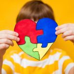 Expertos fomentan actualización médica para detección temprana del autismo