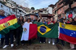 Exponen verdad comunal a comitiva de 22 países