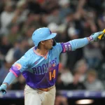 Ezequiel Tovar pegó dos jonrones en victoria de los Rockies de Colorado